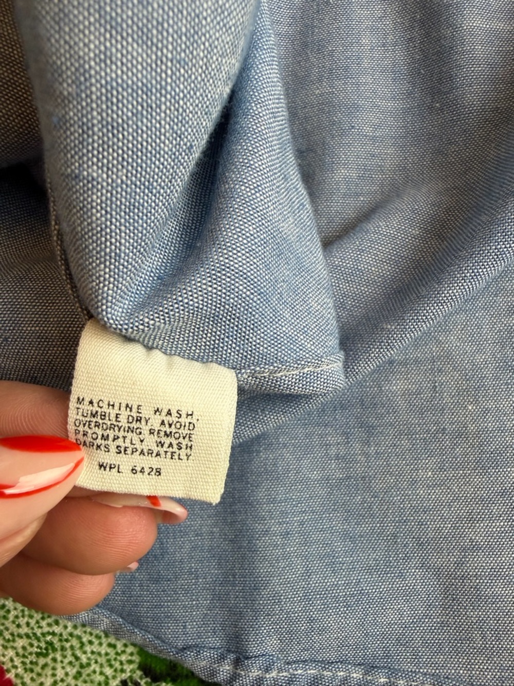 Vintage 1970s Hand Embroidered Chambray Botton Down Shirt Wrangler - Picture 14 of 14